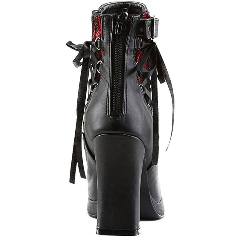 Comment porter des bottines gothiques en cuir noir