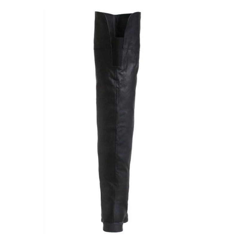 homme en cuir et cuissarde