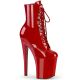 Bottines rouge sur plateau de 20 cm