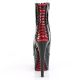 Détail du faux laçage imitation corset des bottines vernies.