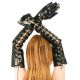Gant opéra à lacetFemme élégante portant des gants opéra noirs - Parfaits pour une soirée