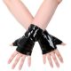 Gants courts en vinyle noir - Accessoire fétiche pour un look rock et audacieux.