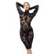 Une femme élégante portant une robe résille noire, posant dans un cadre sombre et sensuel.