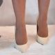 Escarpins Hussy latex blanc talon aiguille bout pointu.