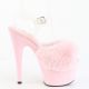 Chaussures roses fourrure pelucheuse talon stiletto.