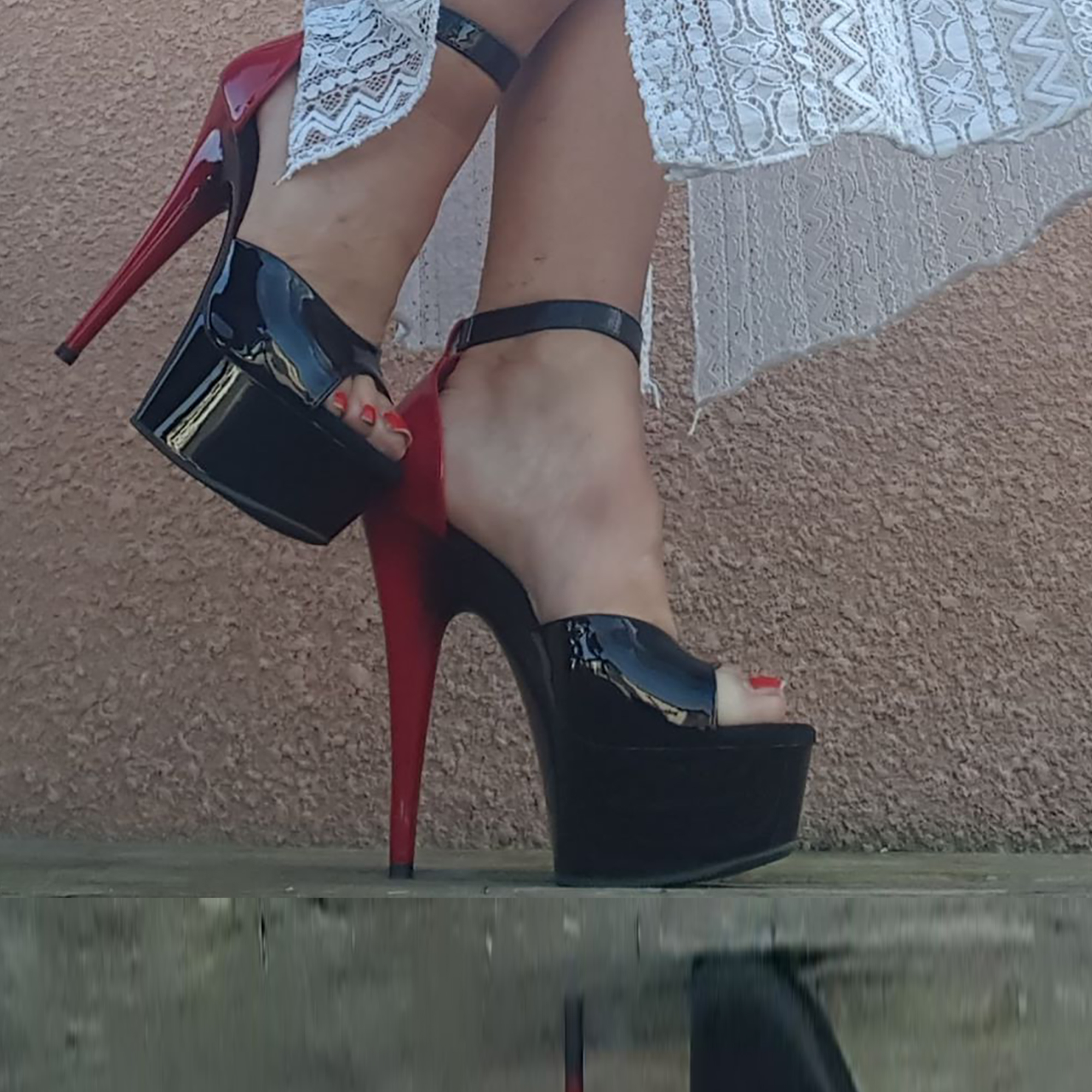 delight-617 sandales noire et rouge